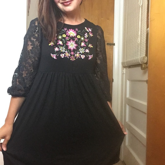 Sold out New Floral Embroidered dress - Picture 3 of 8